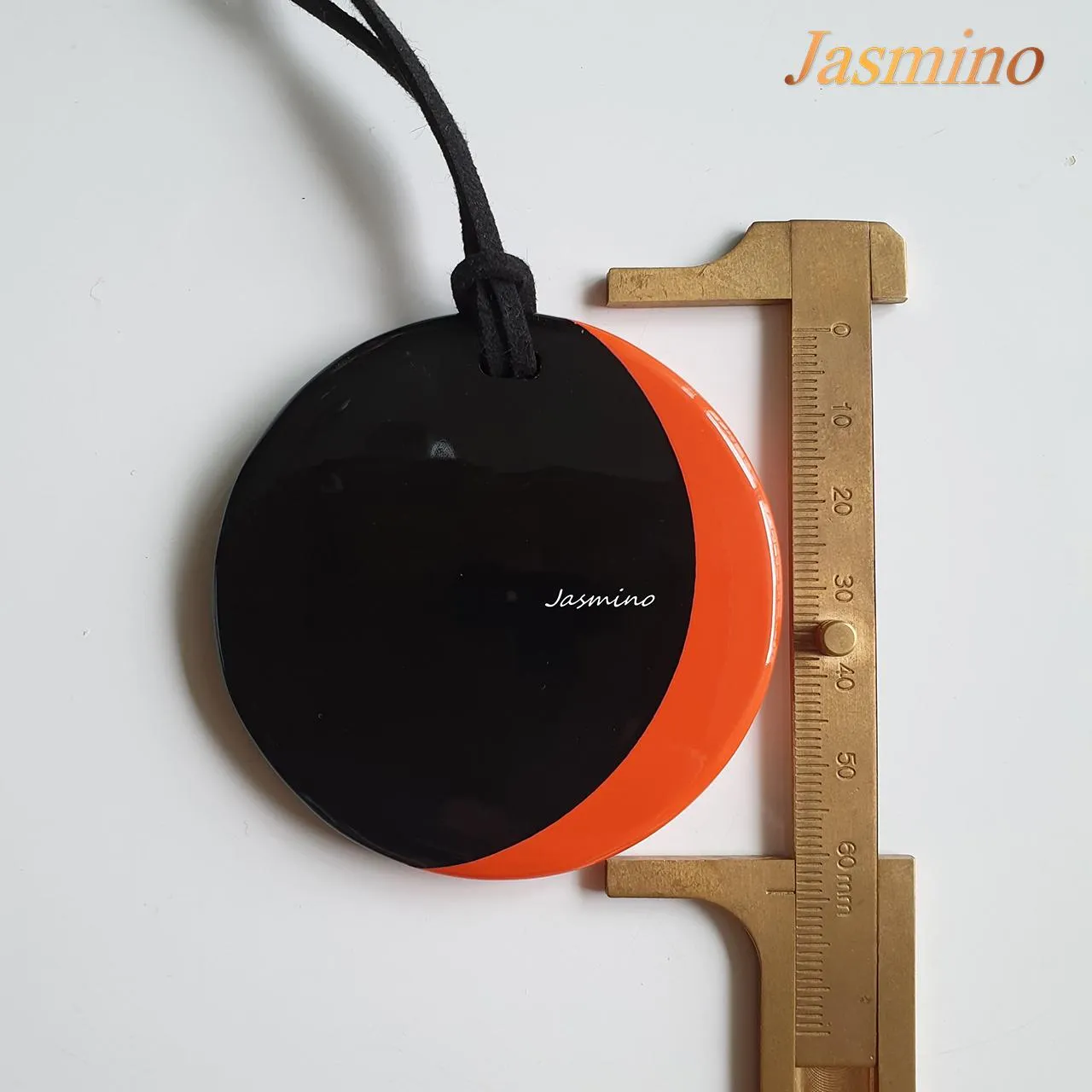 Circular Handmade Pendant J17597, Made by Buffalo Horn and Lacquer