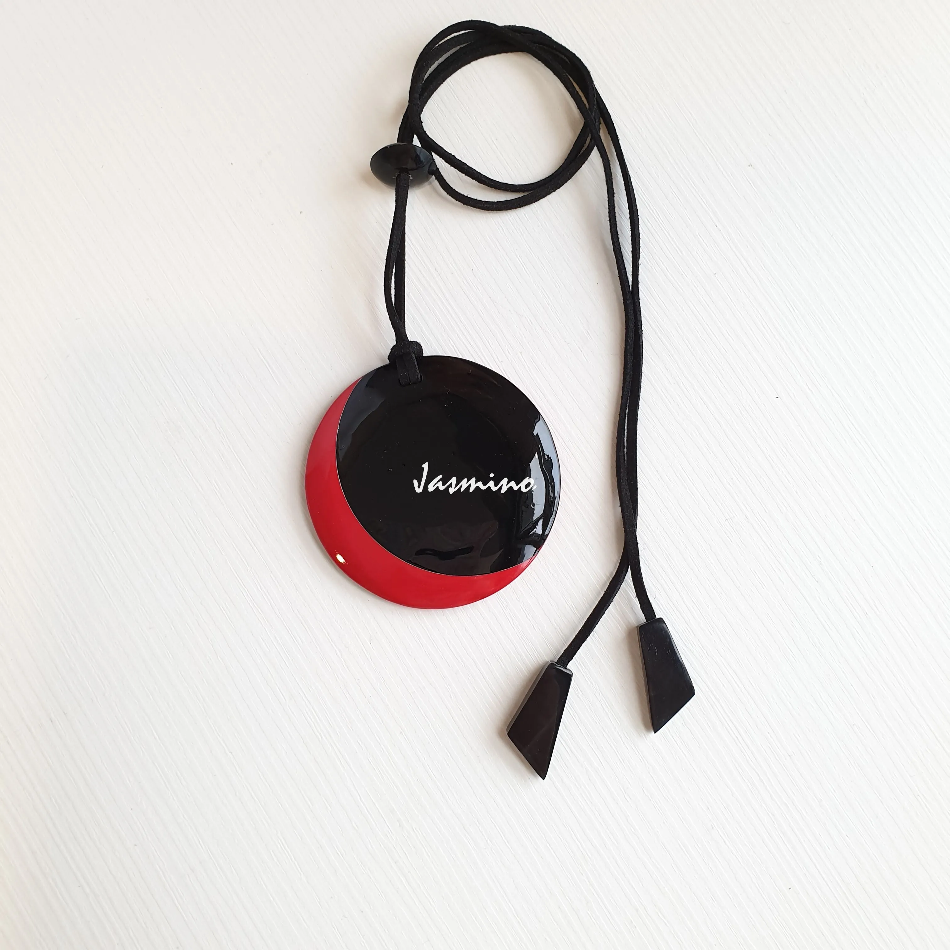 Circular Handmade Pendant J17597, Made by Buffalo Horn and Lacquer