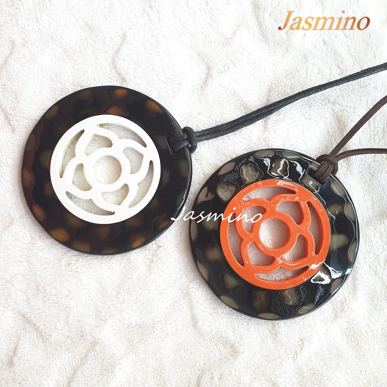 Circular Handmade Pendant J17762, Made by Buffalo Horn and Lacquer