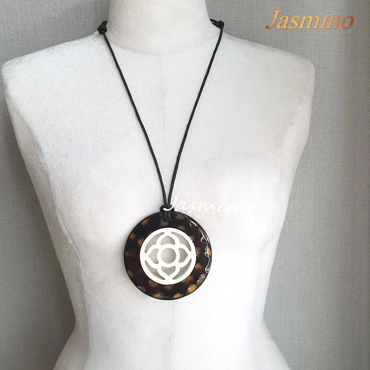 Circular Handmade Pendant J17762, Made by Buffalo Horn and Lacquer
