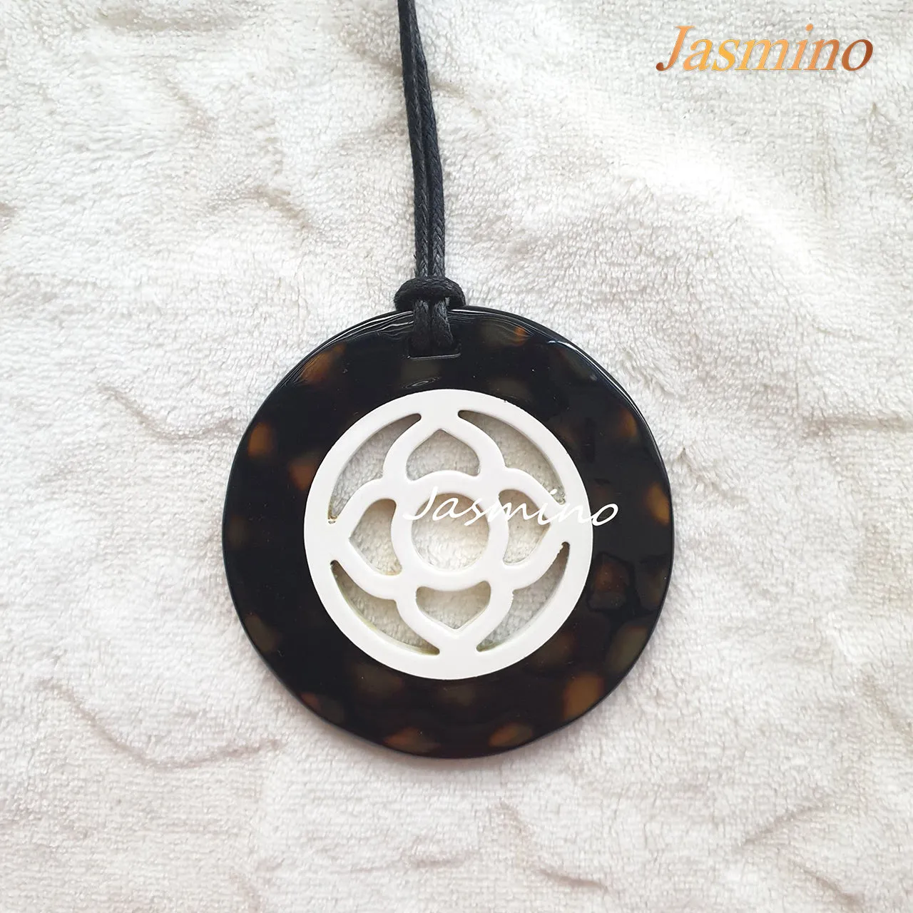 Circular Handmade Pendant J17762, Made by Buffalo Horn and Lacquer