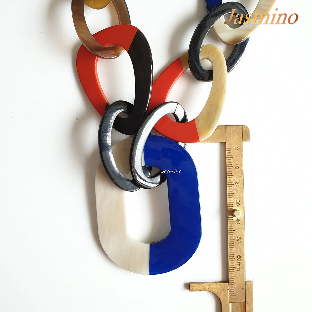 Colorful and Trendy Necklace J17508, Made by Buffalo Horn and Lacquer