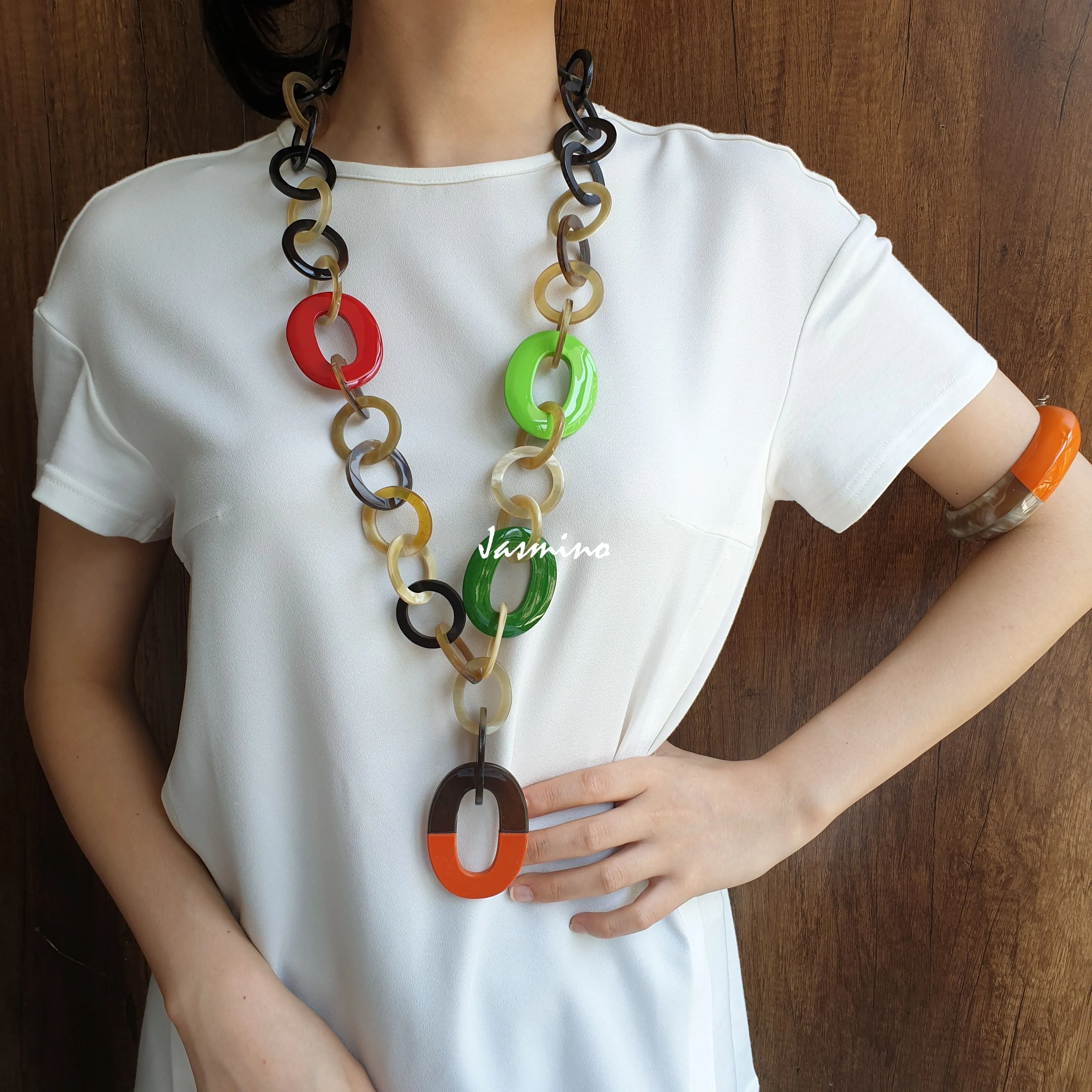 Colorful and Trendy Necklace J18133, Made by Buffalo Horn and Lacquer