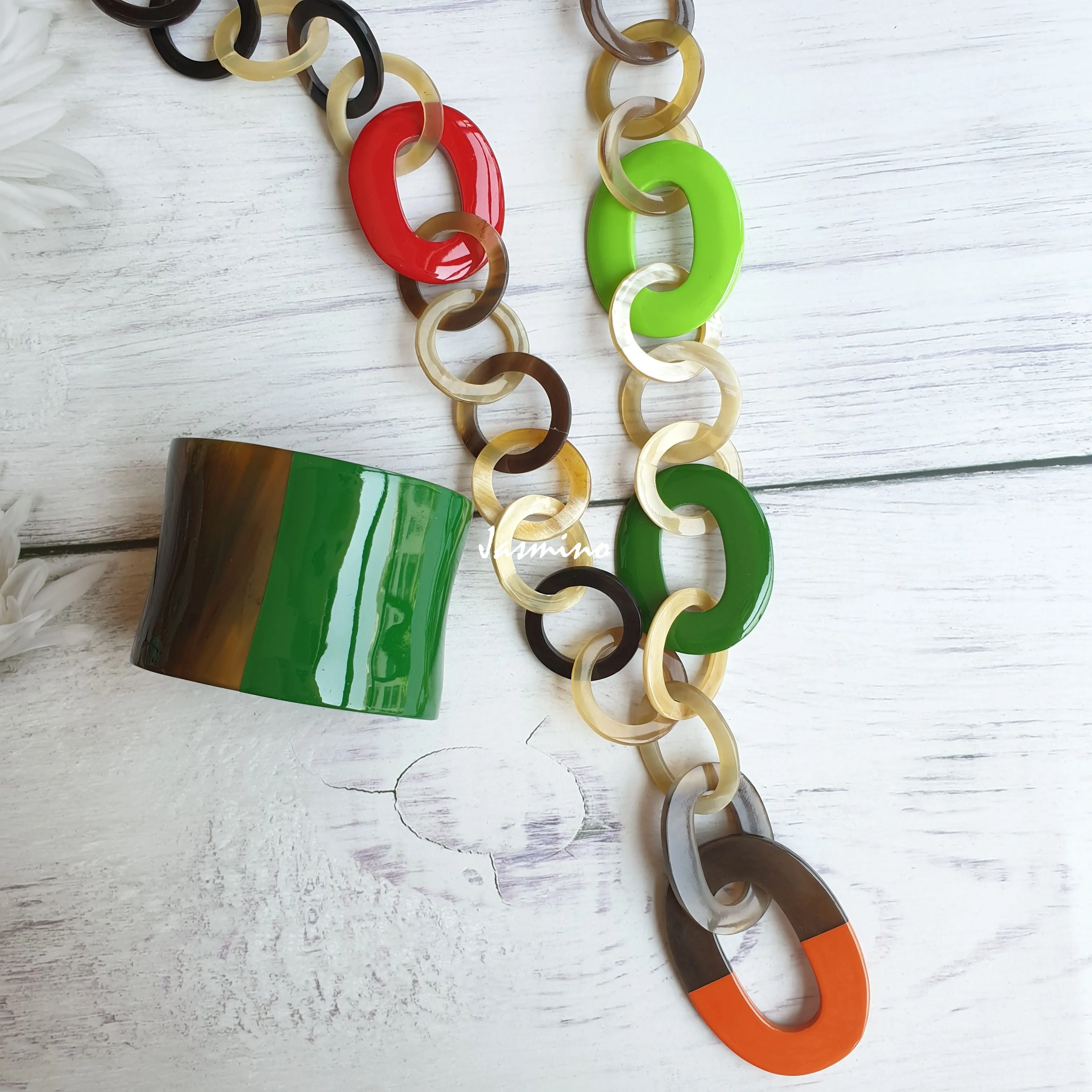 Colorful and Trendy Necklace J18133, Made by Buffalo Horn and Lacquer