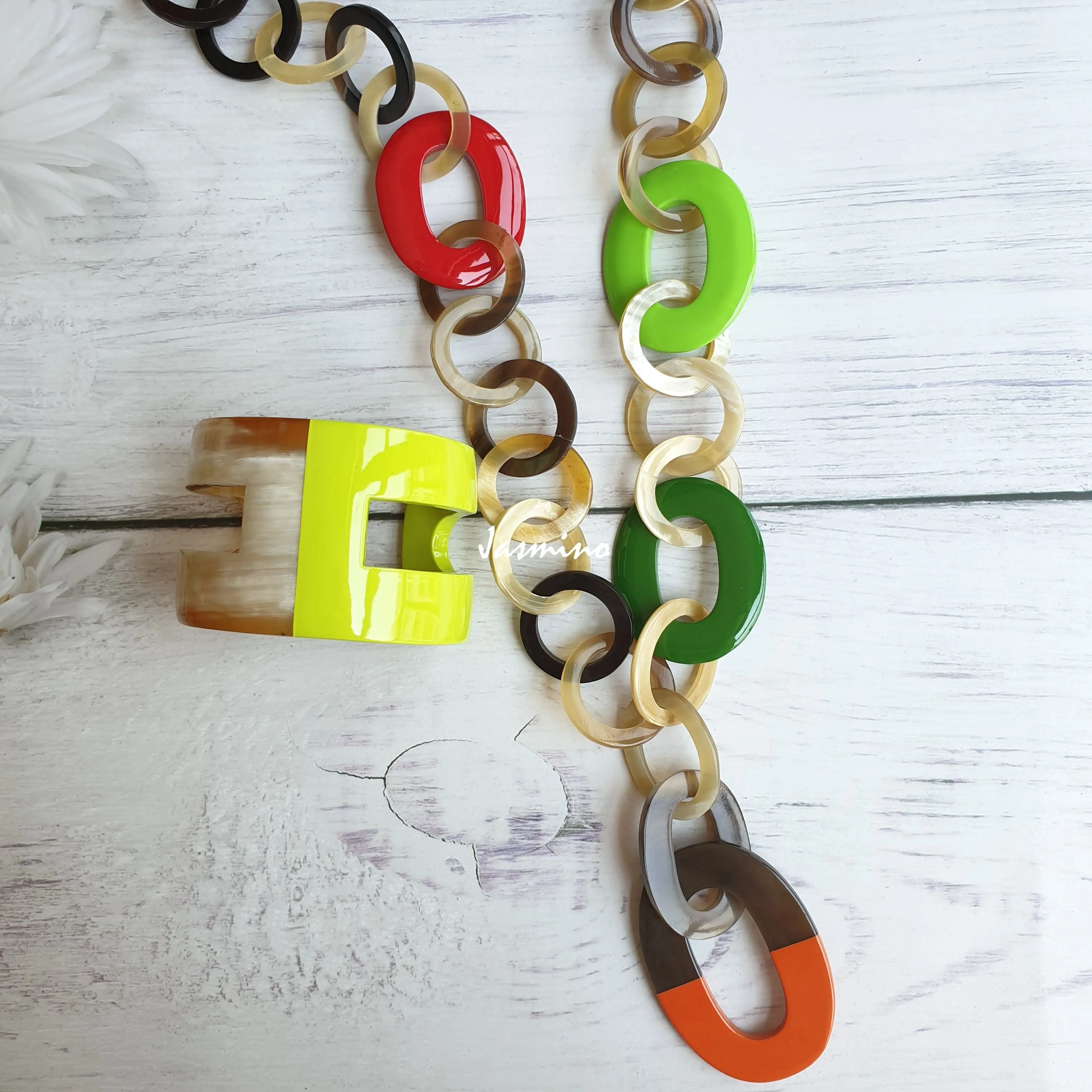 Colorful and Trendy Necklace J18133, Made by Buffalo Horn and Lacquer