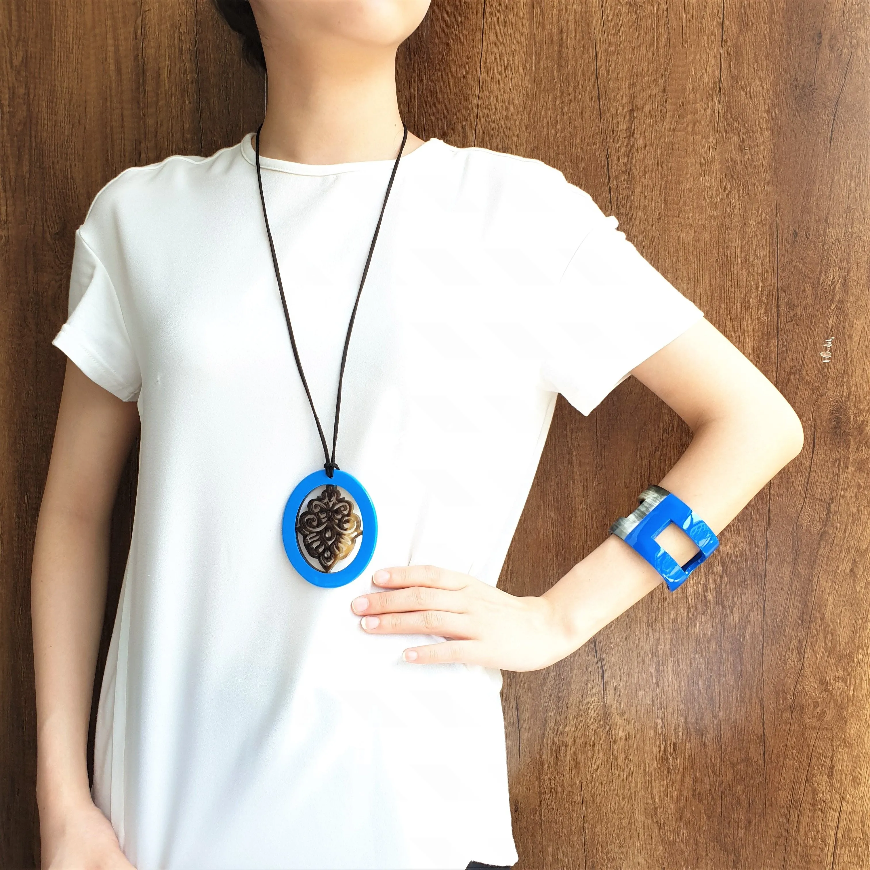 Elegant Buffalo Horn Pendant J17982, Handmade Product from Vietnam