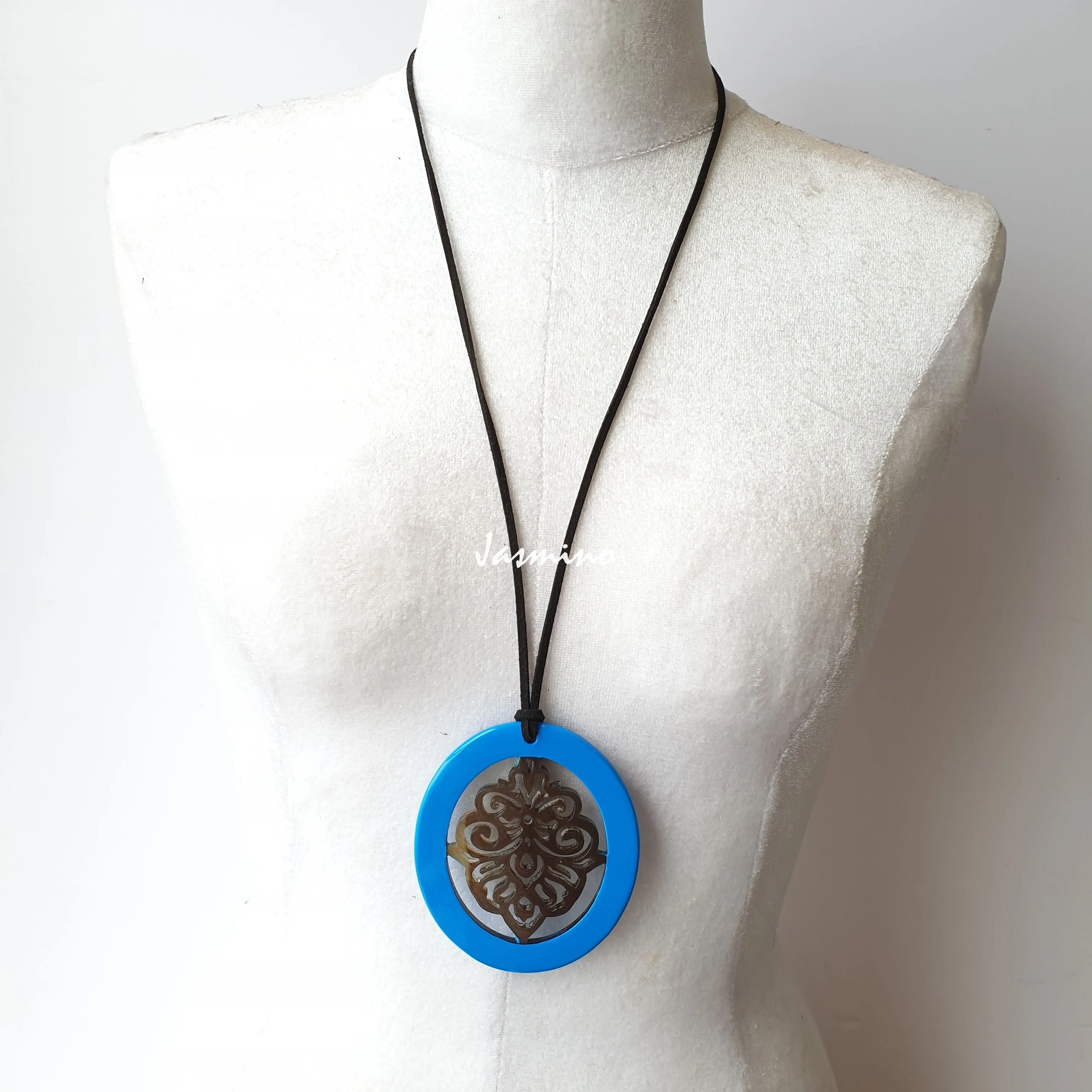 Elegant Buffalo Horn Pendant J17982, Handmade Product from Vietnam