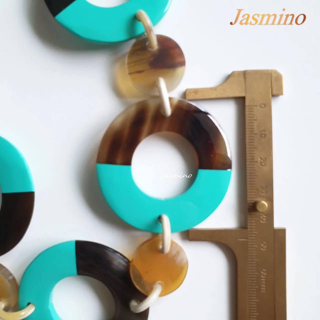 Elegant Handmade Necklace J17586, Made by Horn and Lacquer