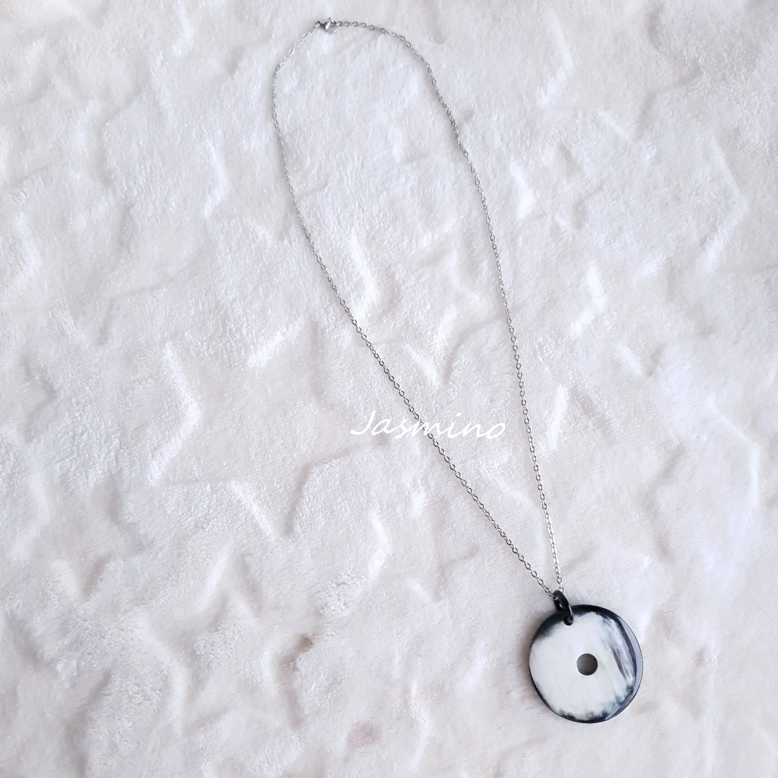 Natural Handmade Jewelry J17934, Made by Horn and Lacquer