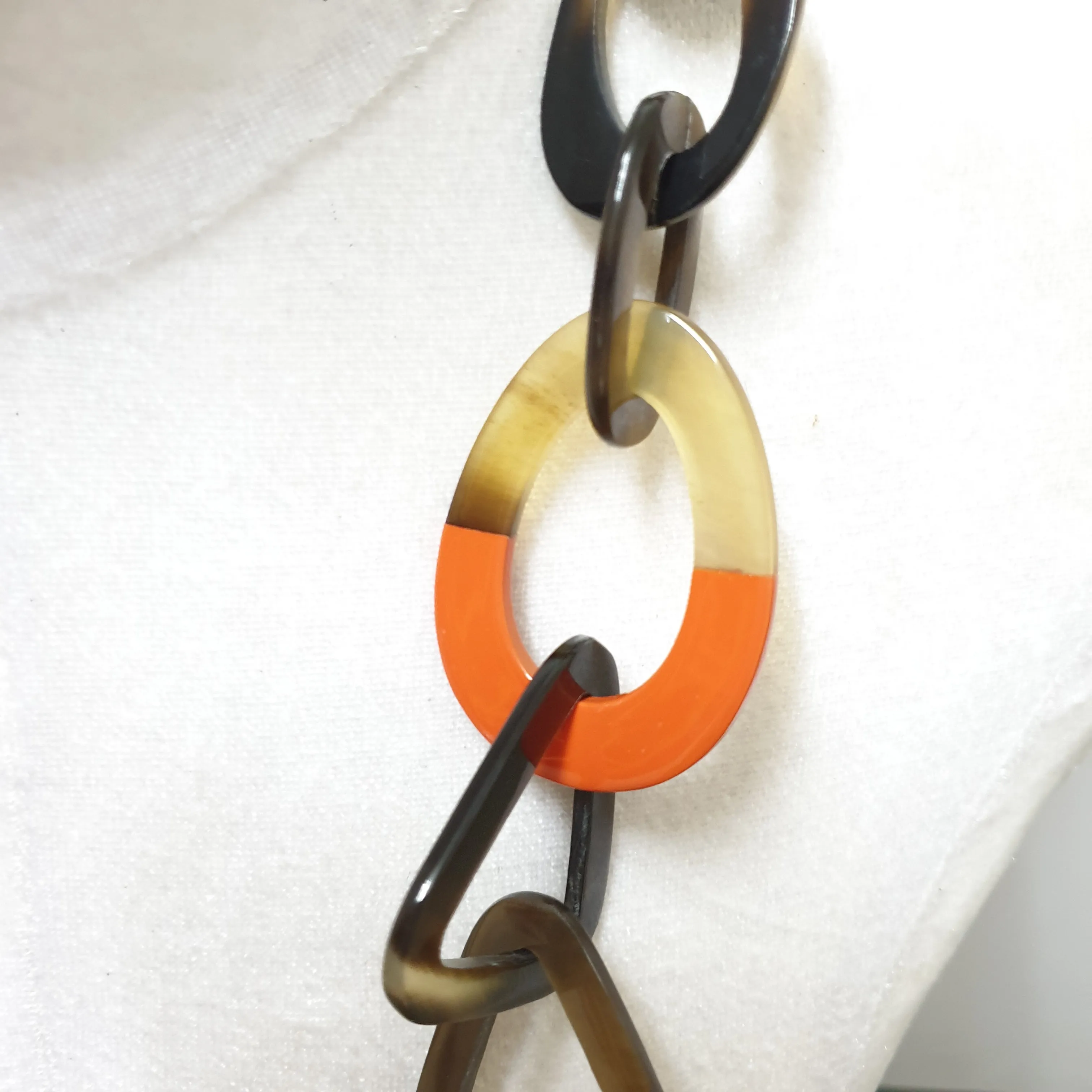 Stunning Horn Necklace J18218, Sources as Natural Buffalo Horn & Lacquer