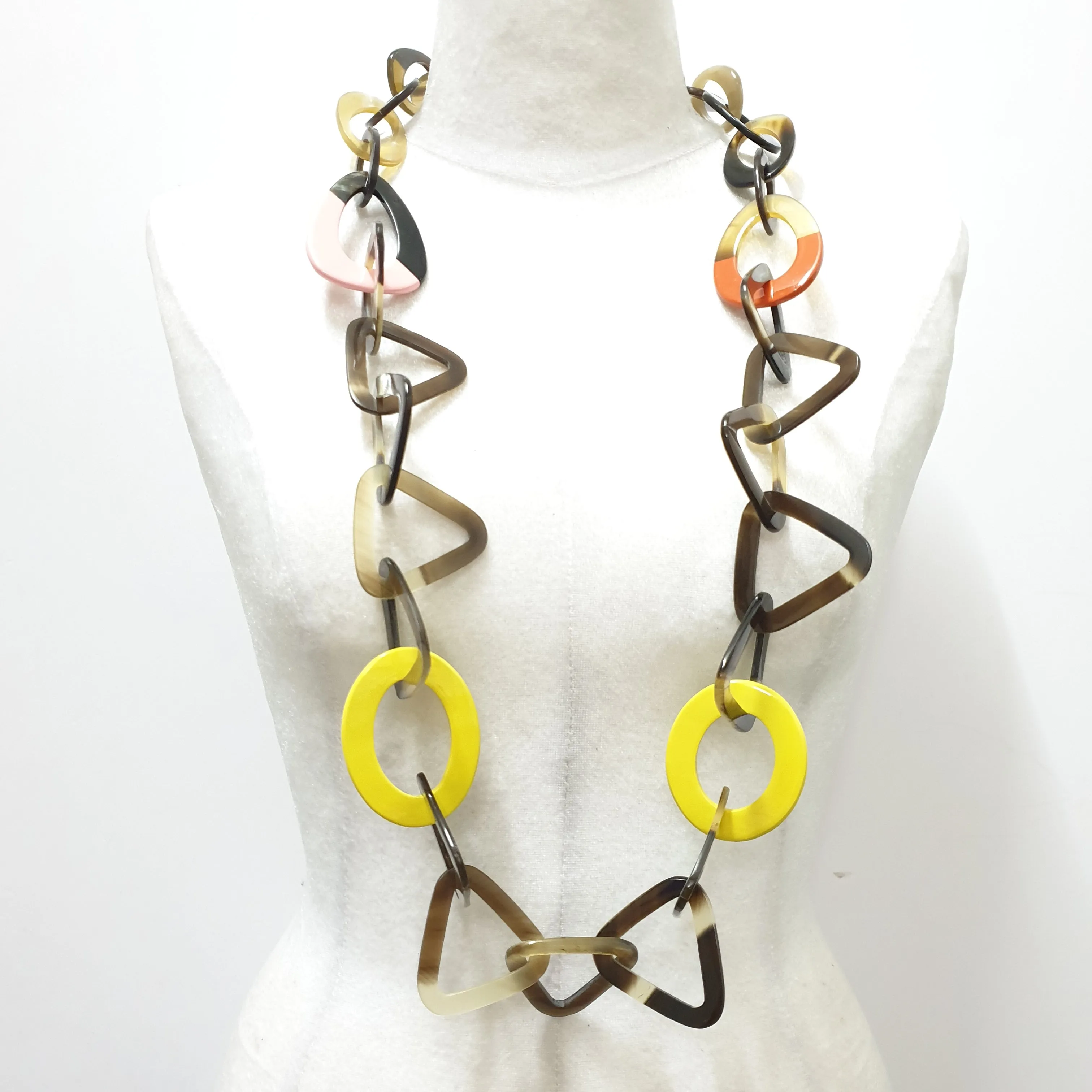 Stunning Horn Necklace J18218, Sources as Natural Buffalo Horn & Lacquer