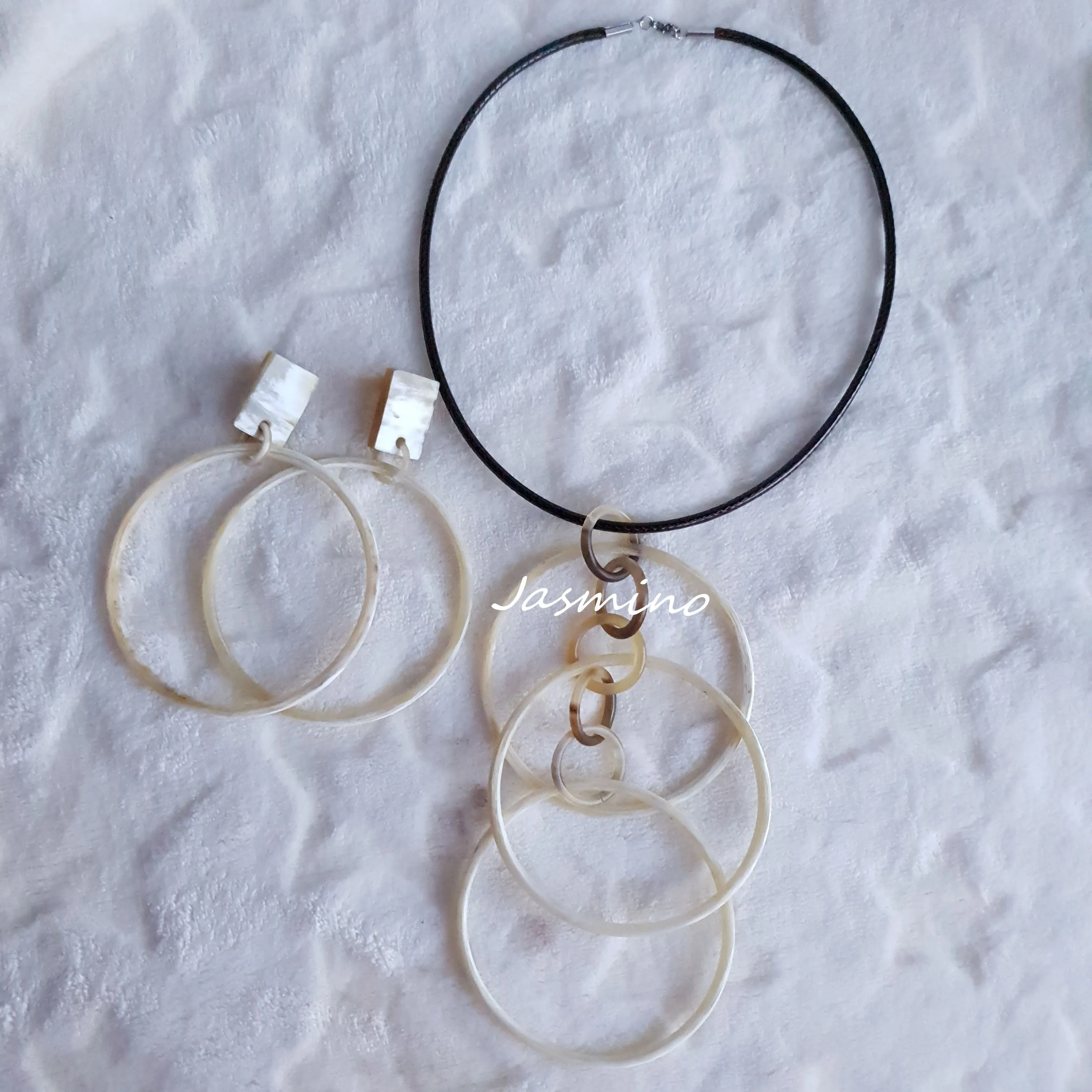 Trendy Handmade Necklace J17939, Source as Natural Buffalo Horn